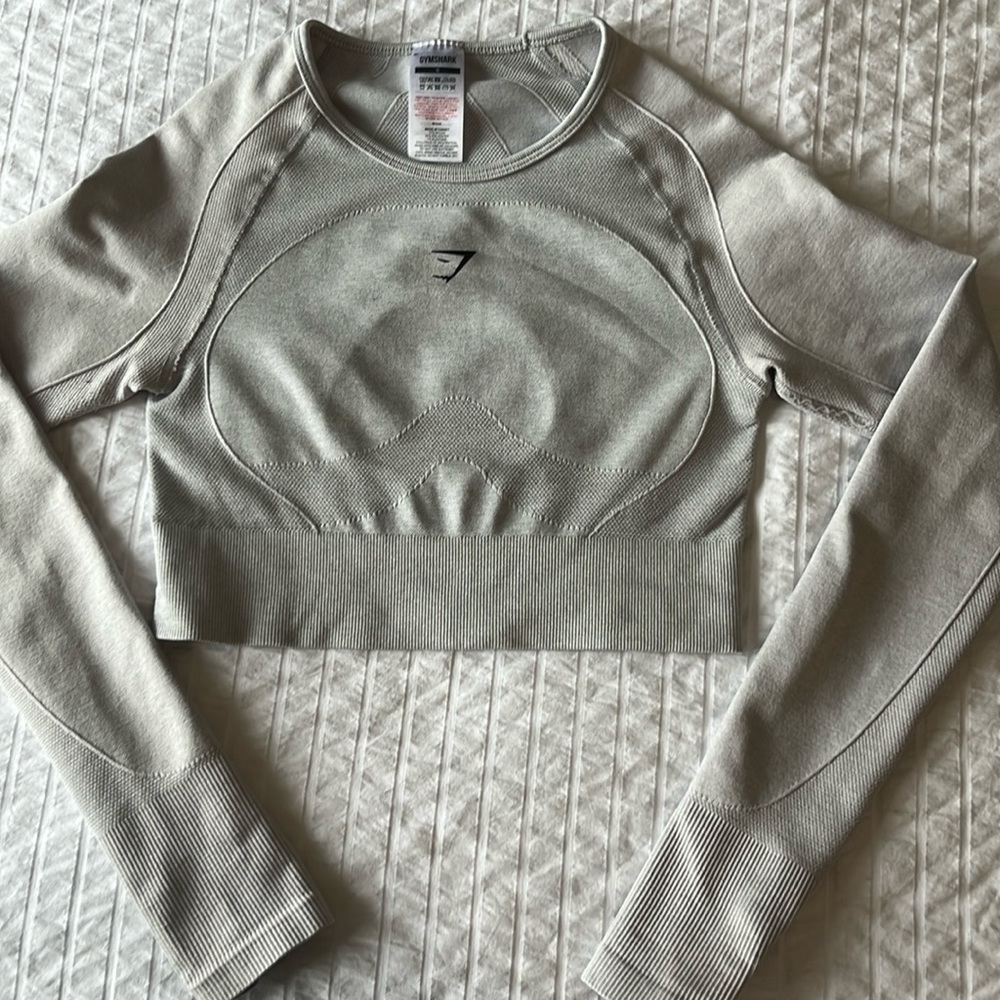 GYMSHARK Cropped long sleeve shirt w/ open back SMALL